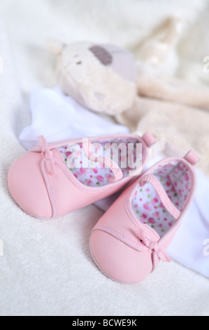 Adorable pink Babyschuhe Mädchen Stockfoto