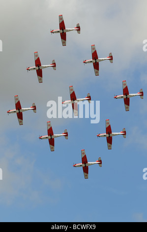 Die Schweizer Luftwaffe PC-7 Display Kunstflugstaffel in der Pilatus NCPC-7 Turbotrainers in Diamant-Formation bei der RIAT 2009 Stockfoto