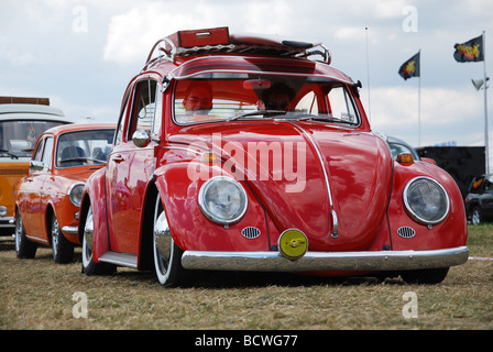 Klassischen roten VW Käfer Low rider Stockfoto