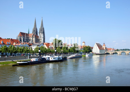 Regensburger Dom Cathedral of Saint Peter mit dem Schifffahrtsmuseum maritime Museum an der Donau, der Salzstadl Salz s Stockfoto