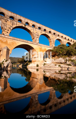 Römisches Aquädukt - Pont du Gard in der Nähe von Vers-Pont-du-Gard, Okzitanien, Frankreich Stockfoto