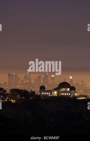 Griffith Observatory in der Nacht aus Mt Hollywood, Los Angeles, Kalifornien, USA Stockfoto
