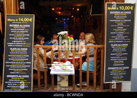 Familie mit einem Essen im Restaurant Paris, Paris Frankreich Stockfoto