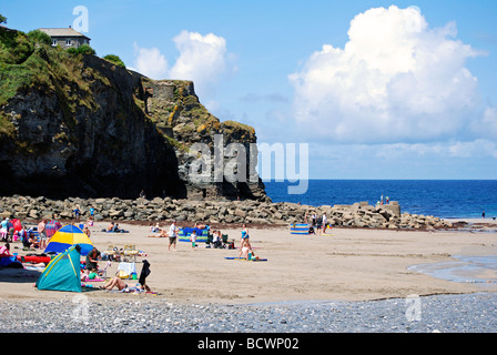 Familien am Strand von Trevaunance cove,st.agnes,cornwall,uk Stockfoto