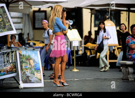 Junge Frau, Tourist, unter Bild der Piazza Navona, Rom, Latium, Italien, Europa Stockfoto