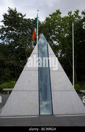 Pyramide-Denkmal an die Mitglieder der irischen Verteidigung zwingt, die im Dienst befindet sich in Merrion Square Dublin gestorben Stockfoto