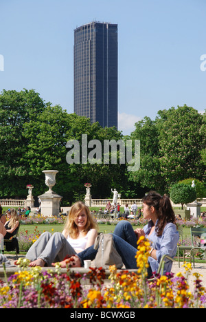 Tour Montparnasse, gesehen vom Jardin du Luxembourg Paris Frankreich Stockfoto