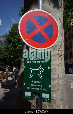 Hund fouling Bag Dispenser in dem Dorf von St. Martin-finestre, Frankreich Stockfoto