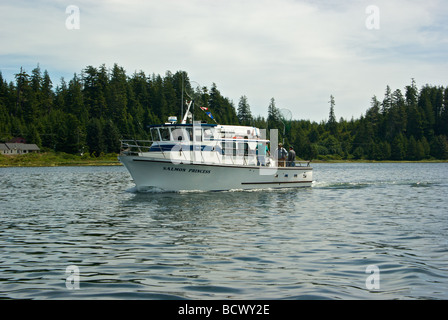 Drift Jiggen Partei Charterboot Rückkehr in Ucluelet Port nach Morgen der Fischerei im offenen Pazifik Stockfoto