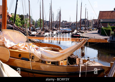 Alte holländische Holzboote in Spakenburg Stockfoto