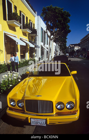 Gelbe Bentley in Beverly HIlls Stockfoto