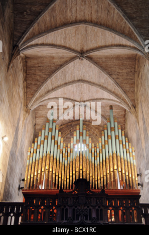 Im Inneren der Kirche von St. Malo, Dinan in der Bretagne Stockfoto