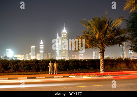 Die Stadt Dubai in der Dämmerung, Vereinigte Arabische Emirate Stockfoto