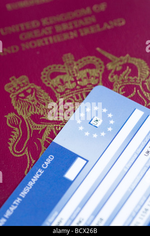 Britischer Pass und European Health Insurance card Stockfoto