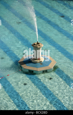 Stadt von Plymouth, England. Nahaufnahme des Brunnens in der Mitte des Tinside Lido öffnen Freibad auf Plymouth Hacke. Stockfoto