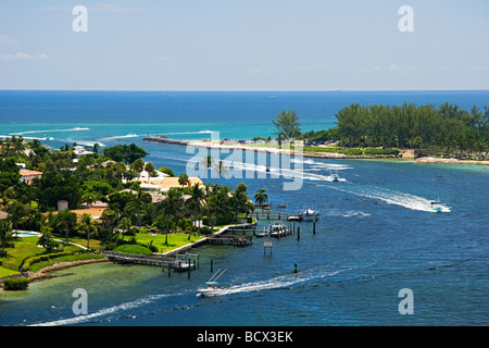 arbeitsreiches Wochenende Bootsverkehr auf Jupiter Inlet, Jupiter Inlet, Kreuzung der Intercoastal Waterway und Loxahatchee River, Jupiter, Atl Stockfoto