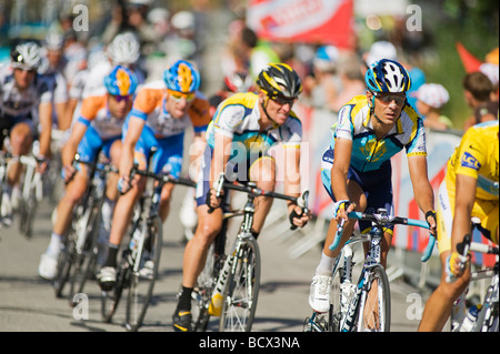 Le Tour de France 2009 entering Bourg St Maurice für die 16. Etappe Stockfoto