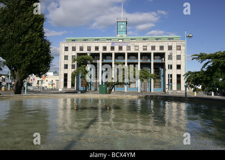 Stadt von Plymouth, England. Die Art-Deco-Architektur von der Royal Bank of Scotland Gebäude am Andreaskreuz. Stockfoto