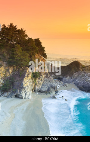 USA California Big Sur Pacific Küste Julia Pfeiffer Burns State Park McWay Falls Stockfoto