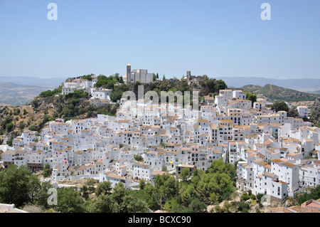 Blick auf hübsche andalusische Stadt Casares, Costa Del Sol, Provinz Malaga, Andalusien, Spanien Stockfoto