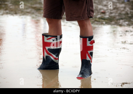 Spaß im Schlamm beim Glastonbury Festival Stockfoto