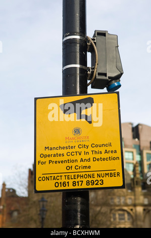 CCTV-Zeichen und Kamera in Albert Square im Stadtzentrum von Manchester UK Stockfoto