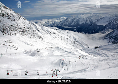 Gesamtansicht des Skigebietes von Cauterets in den französischen Pyrenäen Stockfoto