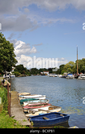 Am Flussufer Ansicht, Themse, Sunbury-on-Thames, Surrey, England, Vereinigtes Königreich Stockfoto