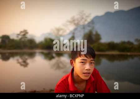 Porträt einer jungen nr Vang Vieng, Laos Stockfoto