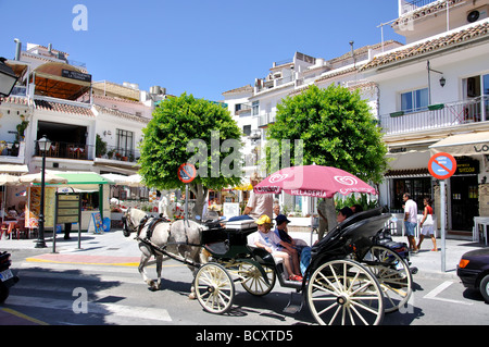 Pferdekutsche, Plaza Virgen de la Pena, Mijas, Costa del Sol, Provinz Malaga, Andalusien (Andalusien), Spanien Stockfoto