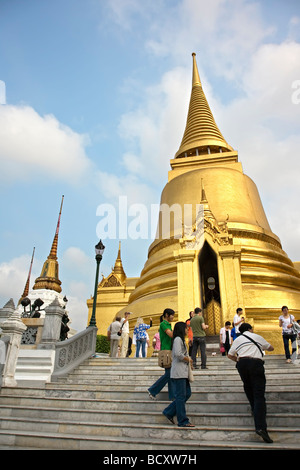 Traditionelle Strukturen verziert Gold im Grand Palace in Bangkok Thailand Stockfoto