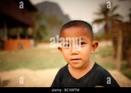 Porträt einer jungen nr Vang Vieng, Laos Stockfoto