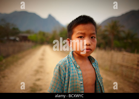 Porträt einer jungen nr Vang Vieng, Laos Stockfoto