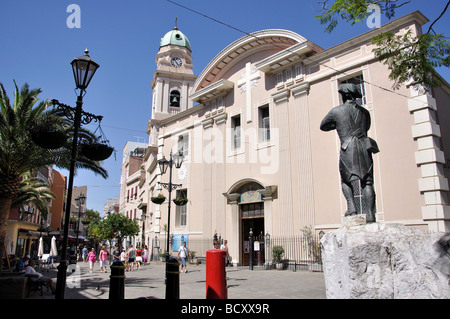 Kathedrale von St.Mary gekrönt und königliche Ingenieure Statue, Main Street, Gibraltar Stadt Gibraltar Stockfoto