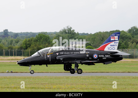 Royal Navy Hawk Trainer kommt bei RAF Fairford für das Royal International Air Tattoo sporting eine spezielle Lackierung Stockfoto