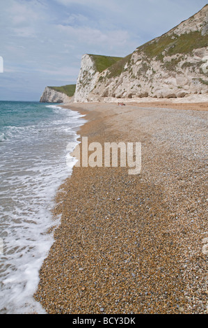 Atemberaubende Küste, Blick nach Osten in der Nähe von Durdle Door an Dorset Südküste mit den Kreidefelsen von Swyre Head sehr prominent. Stockfoto