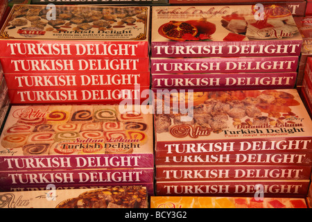 In der Nähe der Boxen von Turkish Delight auf Verkauf in Bodrum, Türkei Stockfoto