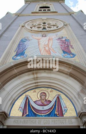 Der Haupteingang der Kathedrale der Verklärung befindet sich eine nun verlassene moderne Kathedrale in Markham, Ontario, Kanada Stockfoto