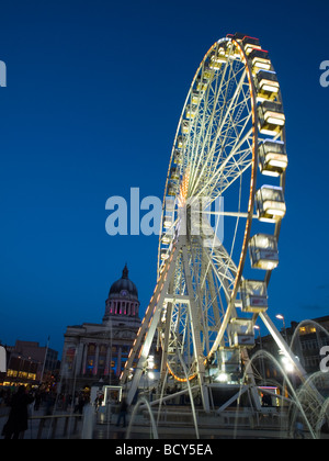 Das Nottingham Auge in der Nacht, auf dem Marktplatz in Nottinghamshire, England UK Stockfoto