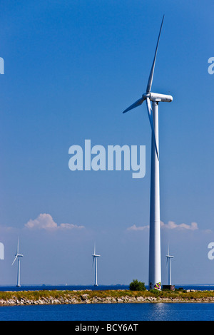 Windkraftanlagen im Hafengebiet, Kopenhagen, Dänemark Stockfoto