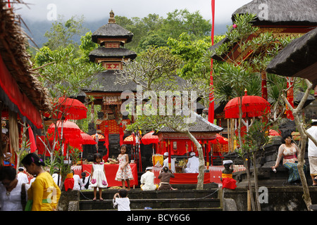 Alle 10 Jahre statt am Agung Vulkan, 2567m Bali beten Pilger, hinduistische Neujahrsfest, Pura Besakhi, Stockfoto