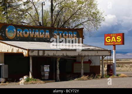 Verlassene REVADA laden und Tankstelle in der Nähe der Oregon Grenze NEVADA Stockfoto