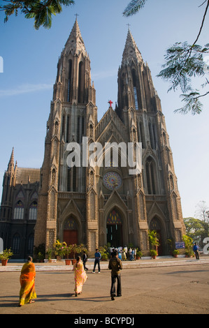 Indische christlichen Gläubigen zu Messe in Philomena Kathedrale in Mysore Karnataka in Indien Stockfoto