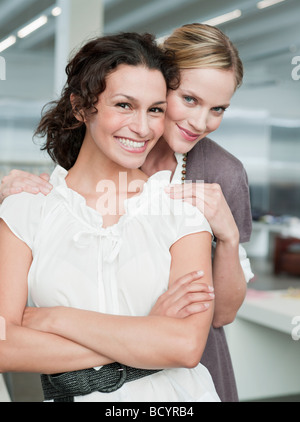 Frauen einkaufen, Blick auf Hose Stockfoto