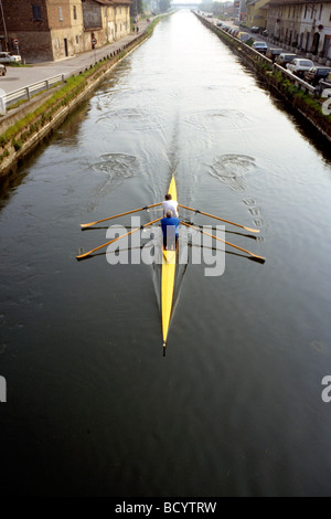 Canoa am Naviglio-Kanal zu Trezzano Sul Naviglio Mailand Italien Stockfoto