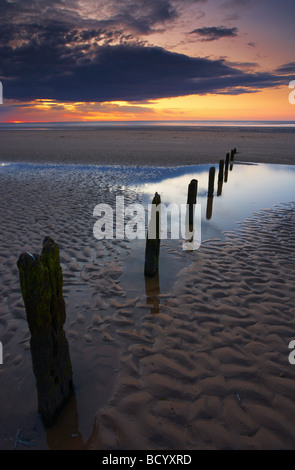 Brancaster Strand an der Nordküste Norfolk an einem schönen Sommerabend Stockfoto