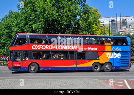 Postkutsche Bus Unternehmen Oxford, London express Rohr Service mit WiFi Internet Empfang an Bord Stockfoto