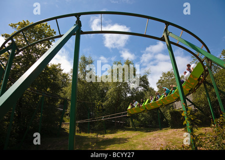 Die grünen Drachen-Achterbahn bei Greenwood Forest Park, Y Felinheli, Snowdonia, Nordwales. Stockfoto