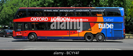 Postkutsche Bus Unternehmen Oxford, London express Rohr Service mit WiFi Internet Empfang an Bord Stockfoto