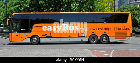 EasyBus low-cost Flughafen-Transfer-Bus Expressdienst Anschluss ursprünglich gegründet von Stelios Haji-Ioannou Stockfoto